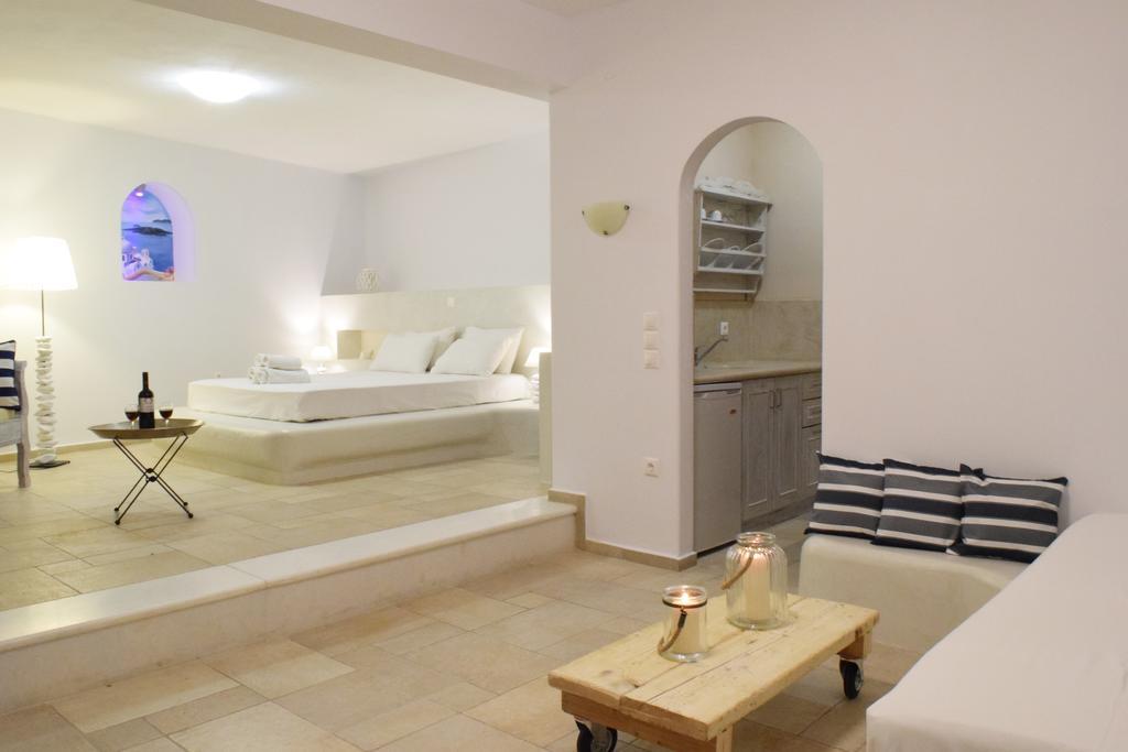 Honeymoon Suite,640202274:JPEG