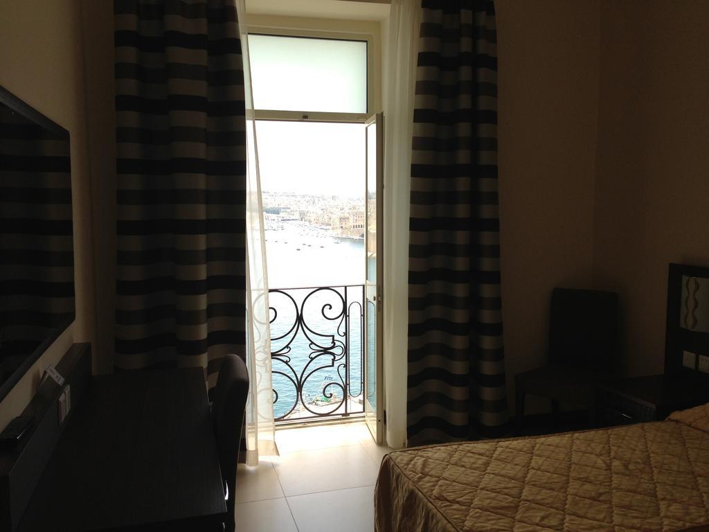 Double or Twin Room Sea View
