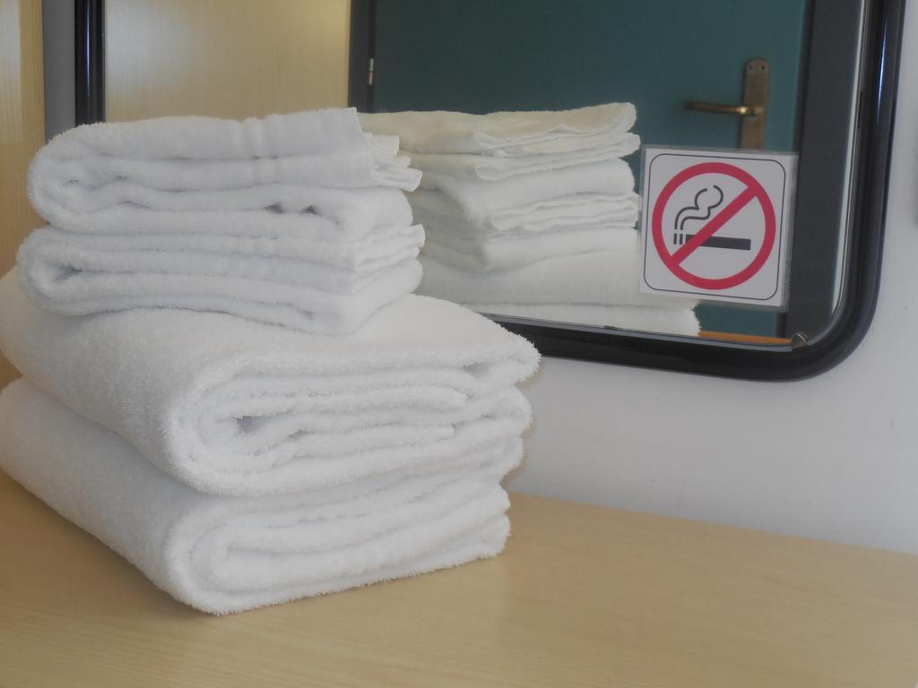 Single Room,917139136:JPEG
