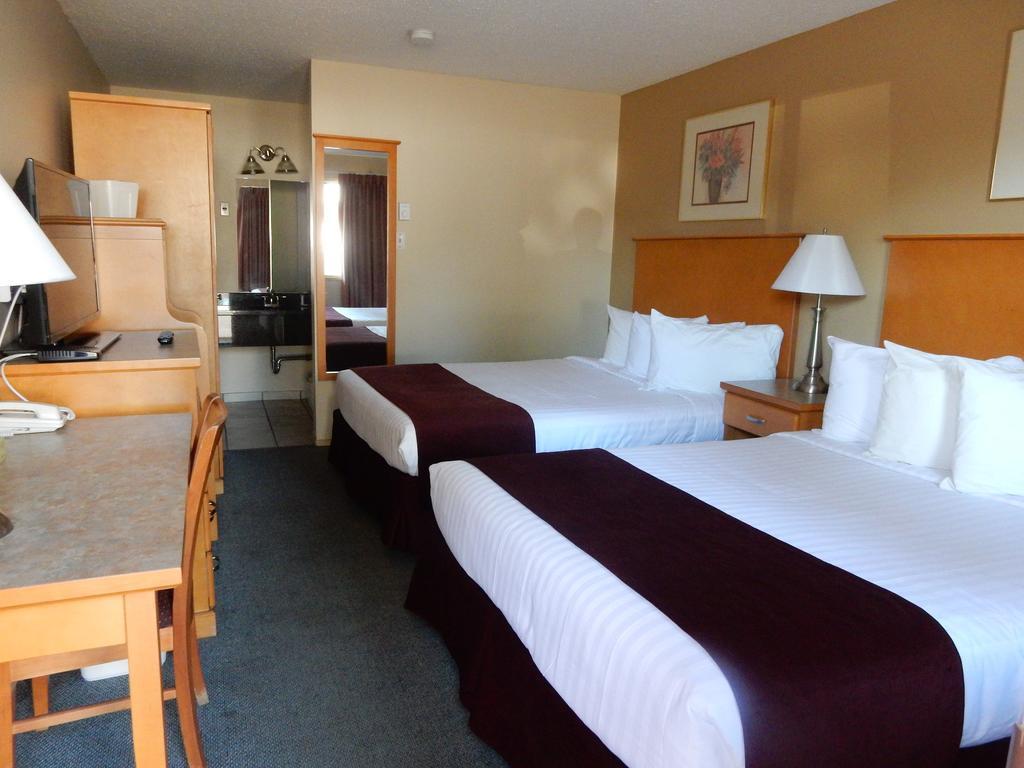 Queen Room Two Queen Beds Pet Friendly or Non-Smoking,118381801:JPEG