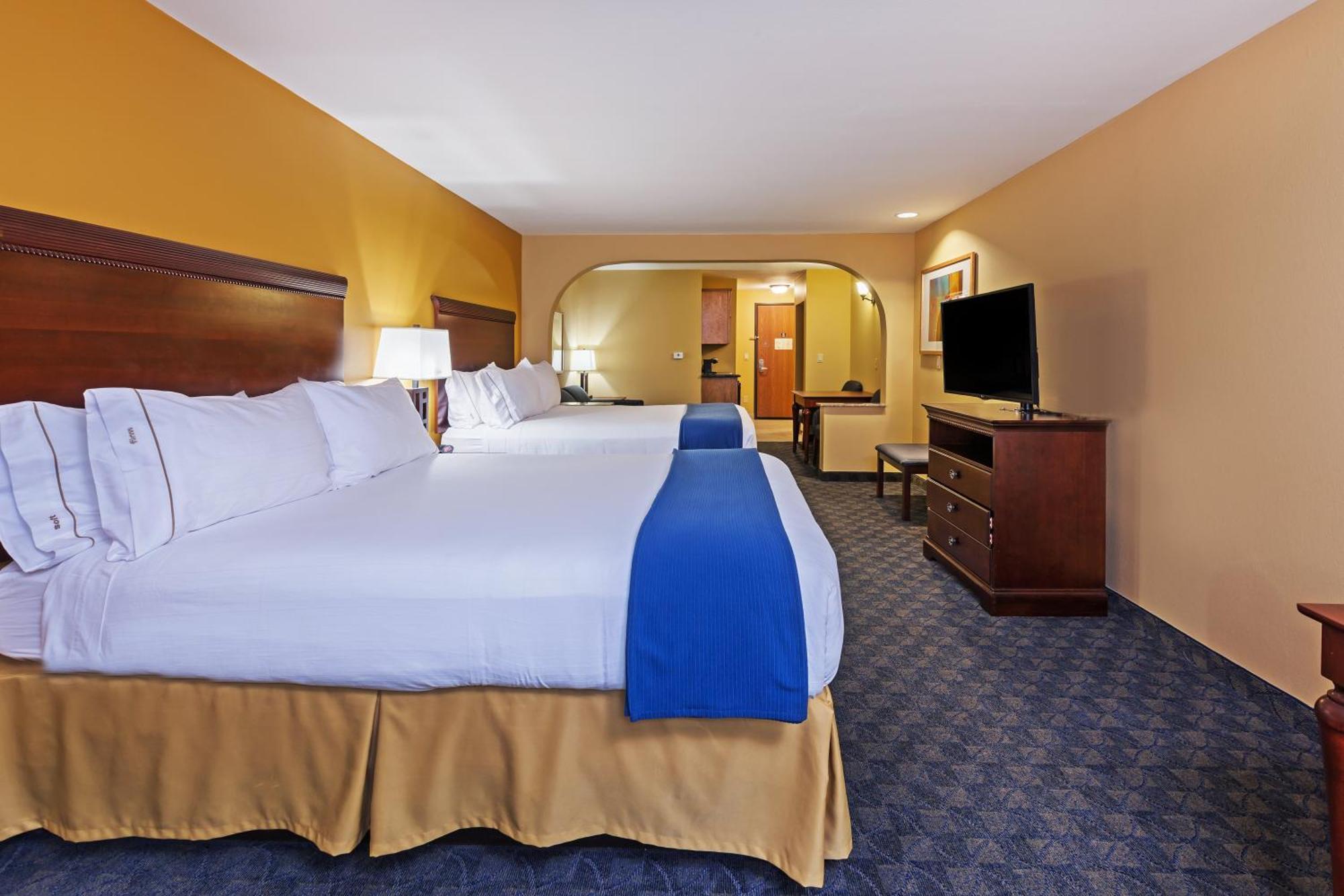 Suite with Two Beds - Non-Smoking