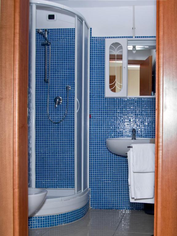 Single Room Shower