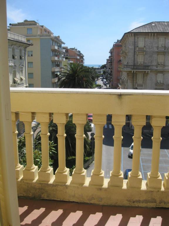 Doppel-/Zweibettzimmer mit Balkon