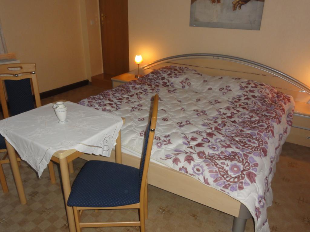 Familienzimmer mit Dusche
