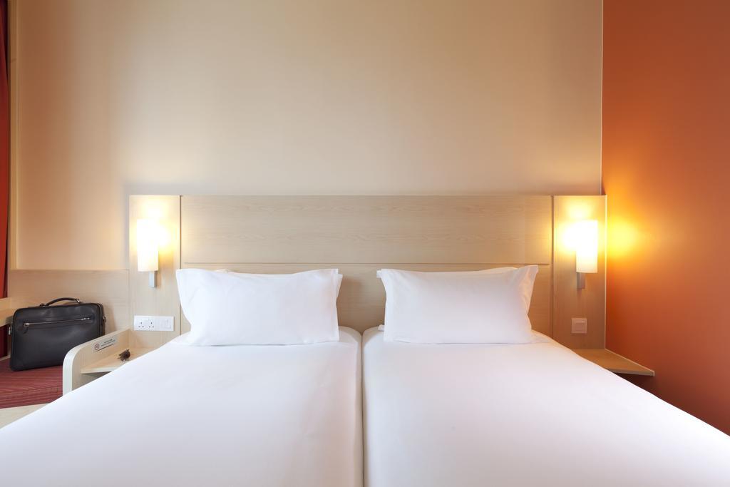 Standard Twin Room with Harbour View