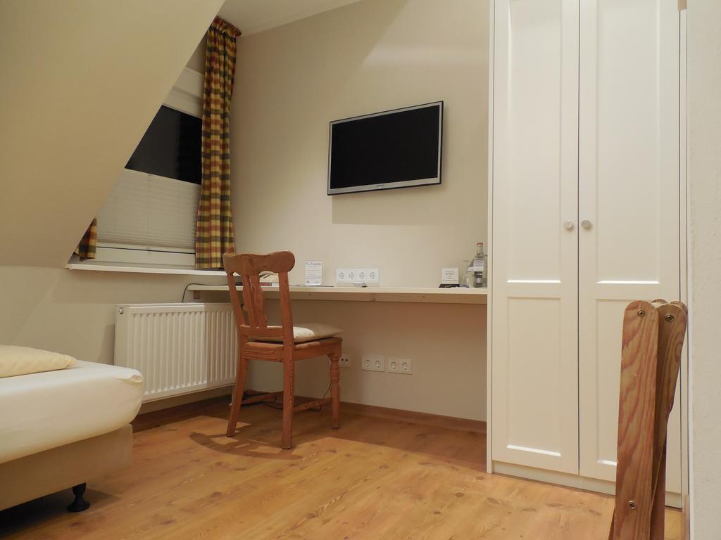 Single Room,345418774:JPEG