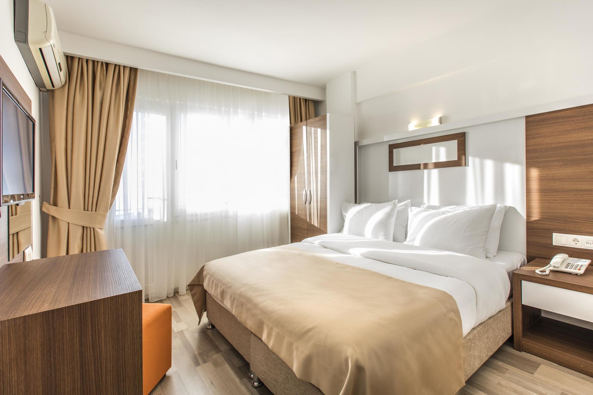 Doppelzimmer mit Balkon und Meerblick