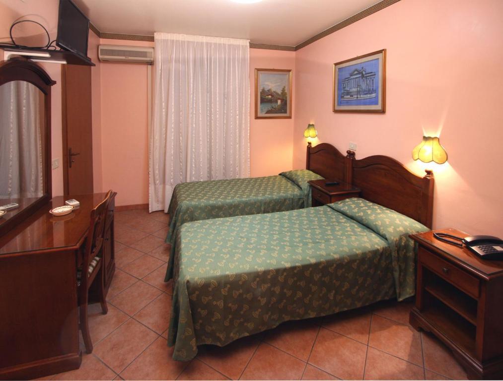Double or Twin Room with Private Bathroom,37603726:JPEG
