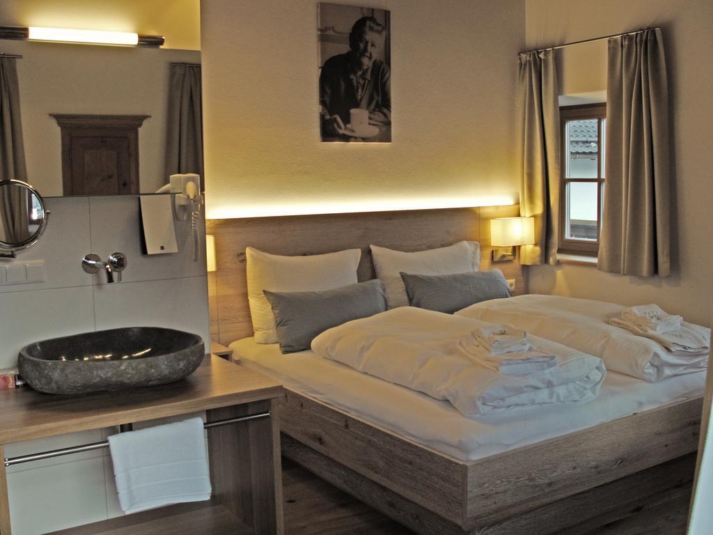 Doppelzimmer mit Balkon