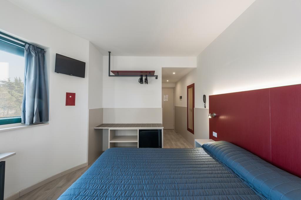 Double or Twin Room,380101813:JPEG