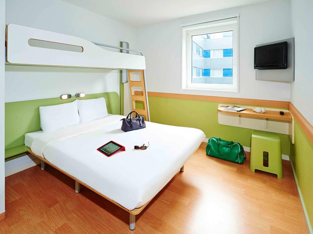 Standard Room One Double One Bunk Bed,401363247:JPEG