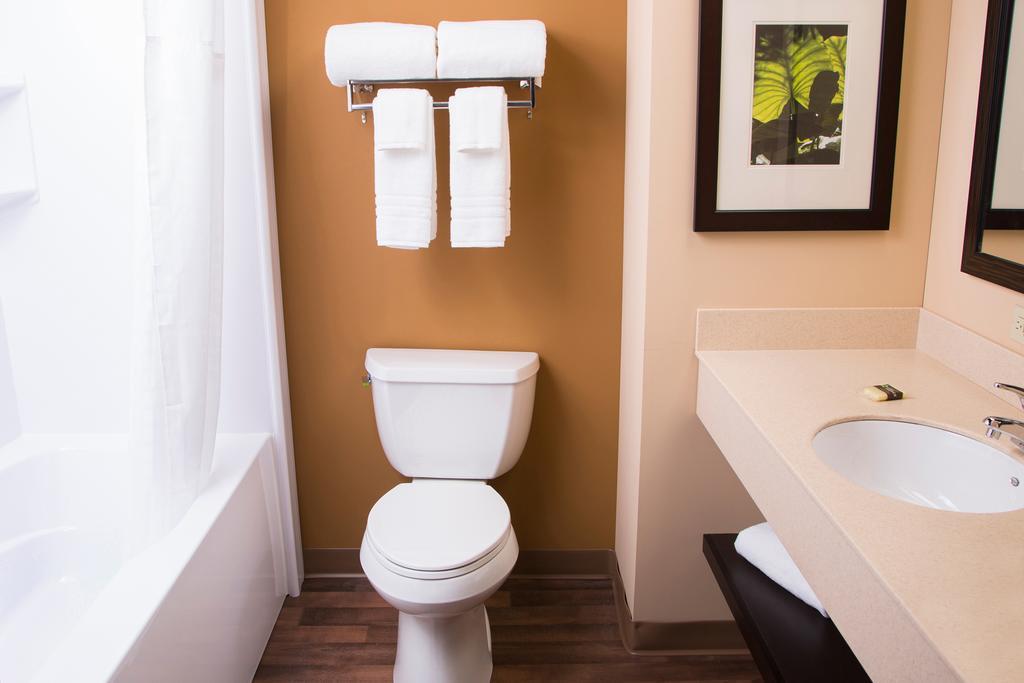 1 King Bed | Non-Smoking, Kitchen, Shower