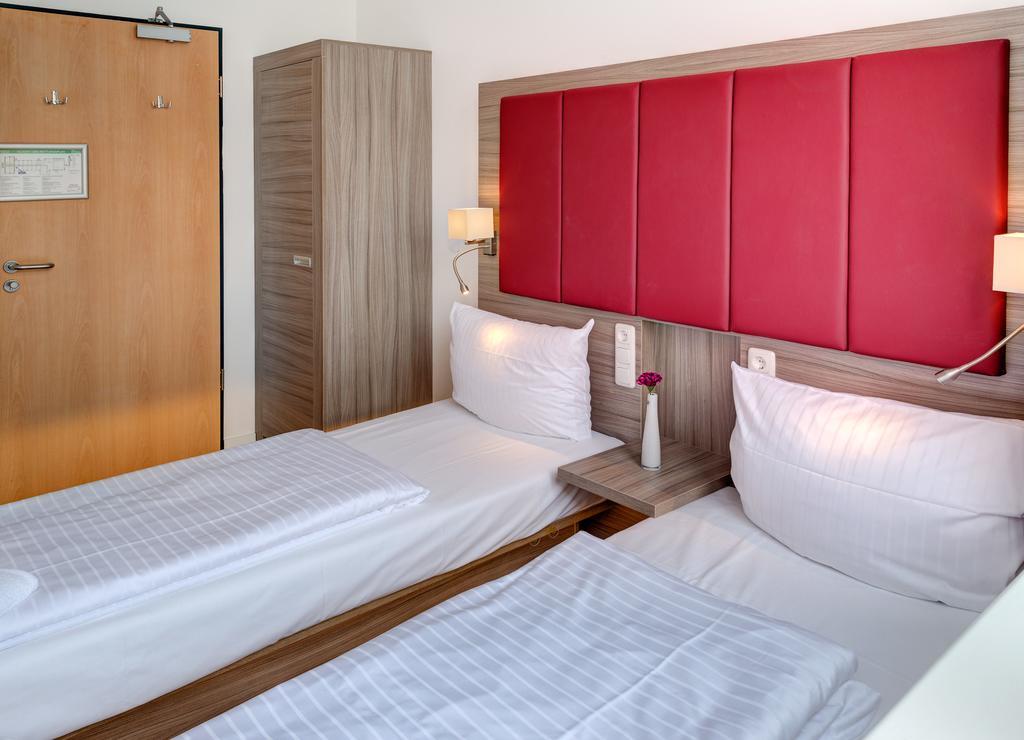 Twin Room,404285469:JPEG