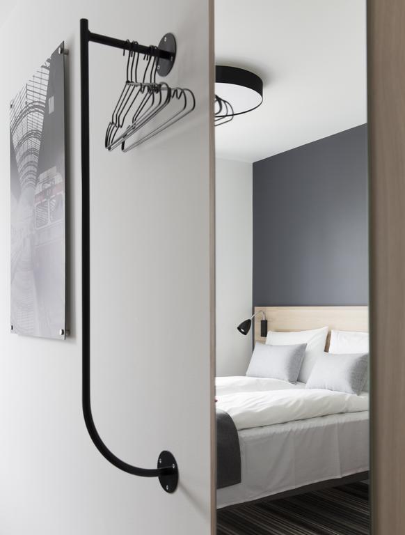 Small Double Room,682921194:JPEG