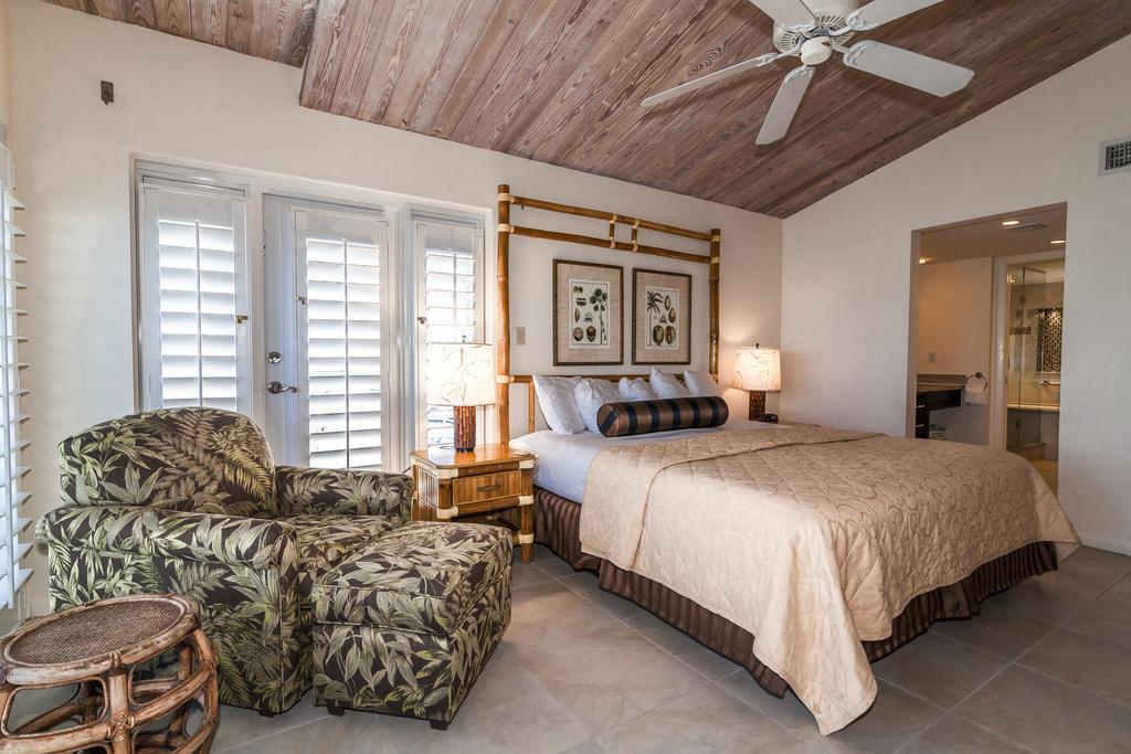 One-Bedroom King Suite Sofa Bed