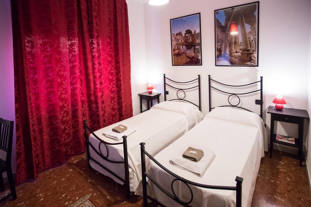 Twin Room with Private External Bathroom