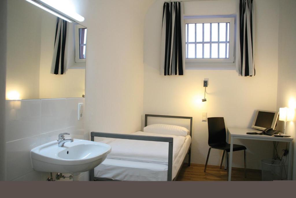 Cell Single Room