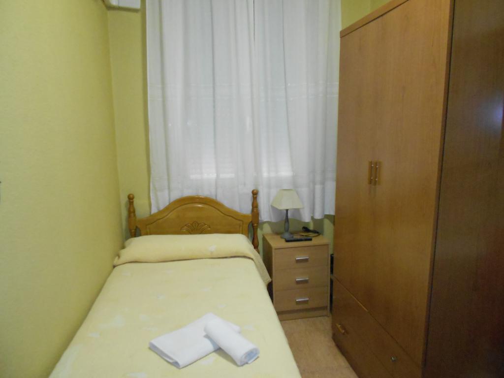 Single Room with Shared Toilet