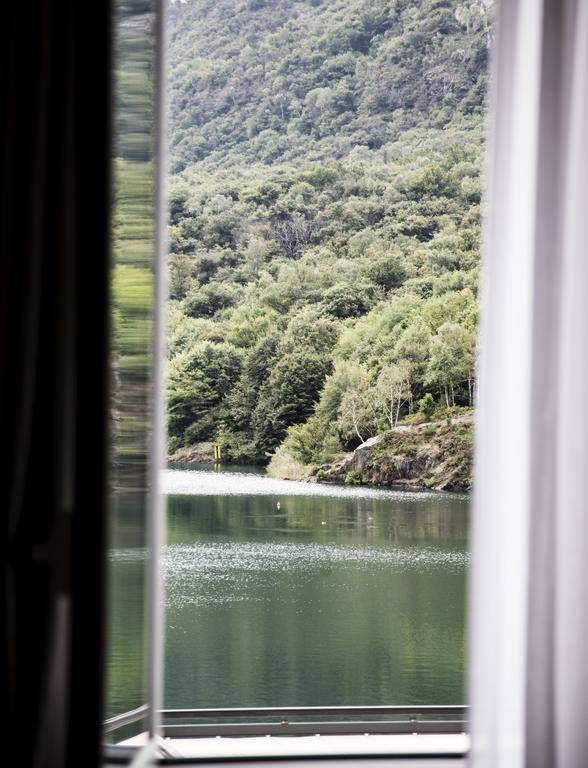 Camera Matrimoniale/Doppia con Letti Singoli con Vista Lago.