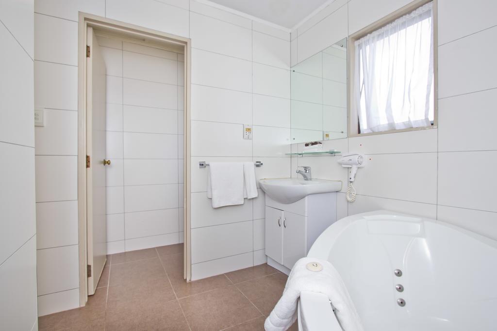 One-Bedroom Family Suite with Spa Bath,1697815962:JPEG