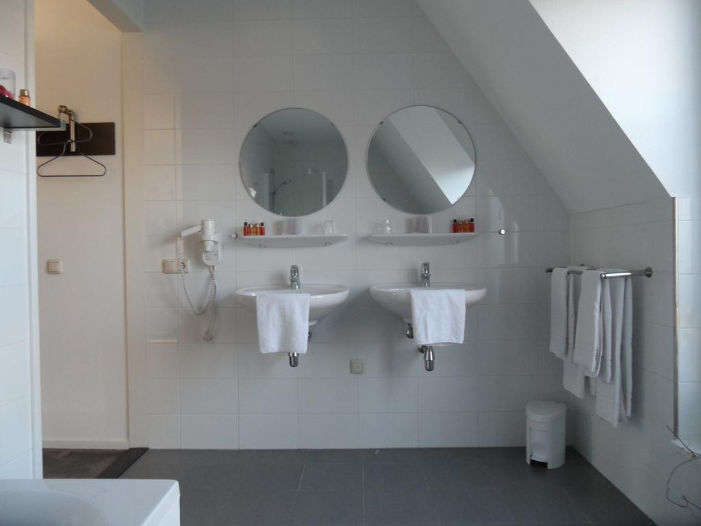 Large Suite,700632577:JPEG