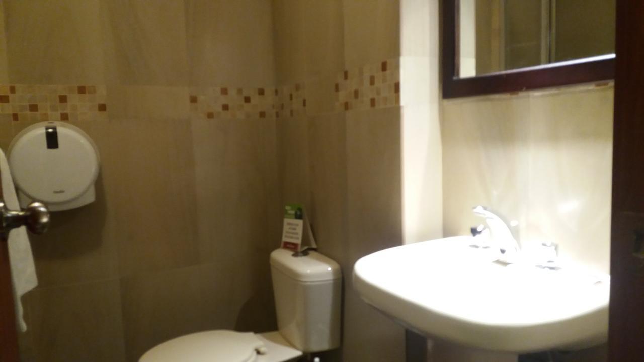 Single Room Bathroom,517753413:JPEG