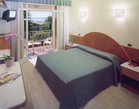 Classic Double or Twin Room with Balcony
