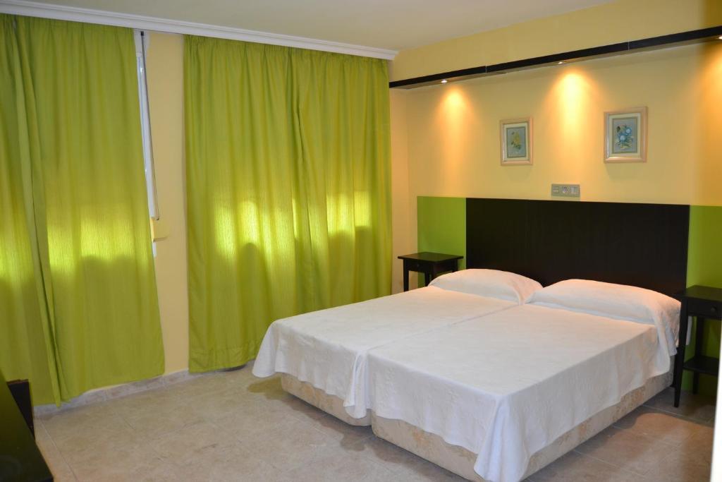 Triple Room,53430799:JPEG