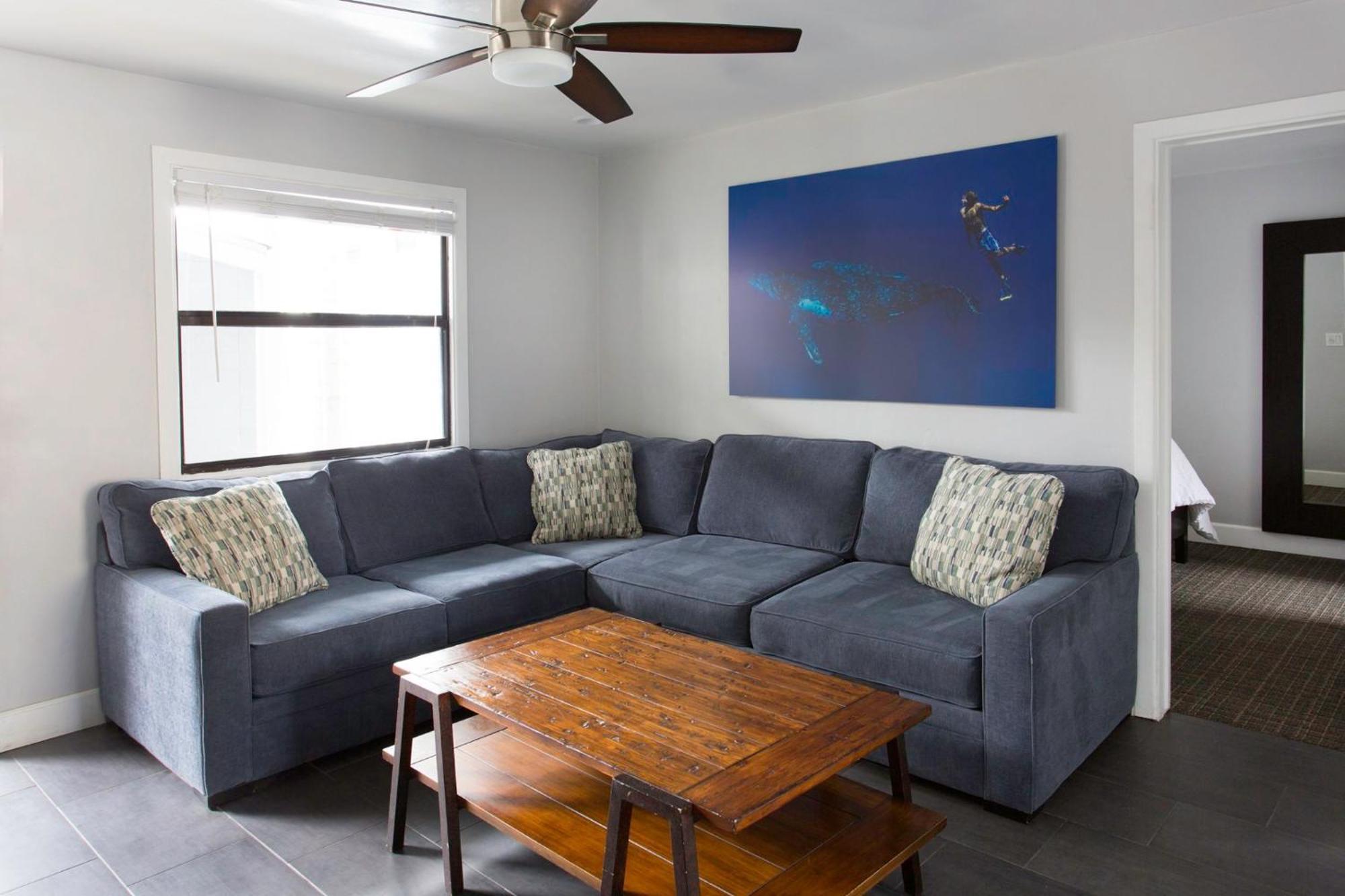 Large One-Bedroom Queen Suite with Kitchen