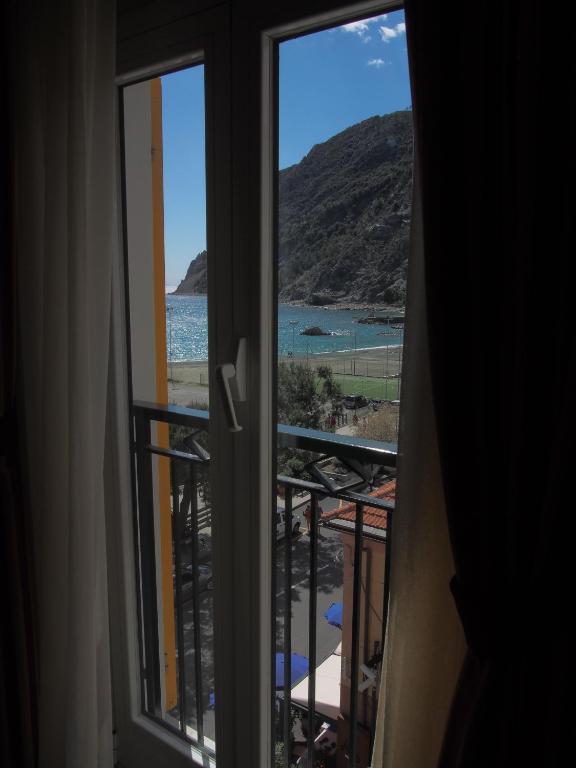 Double Room with Partial Sea View