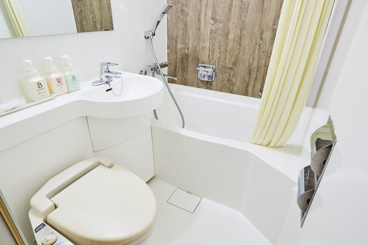 Single Room with Bathroom - Non-Smoking