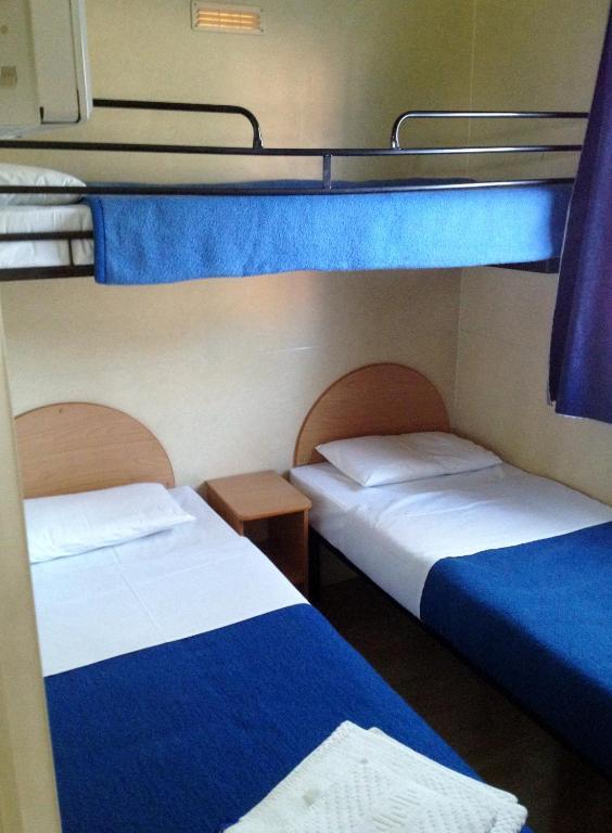 Standard Mobilheim mit 2 Schlafzimmern und Terrasse (4 Erwachsene)