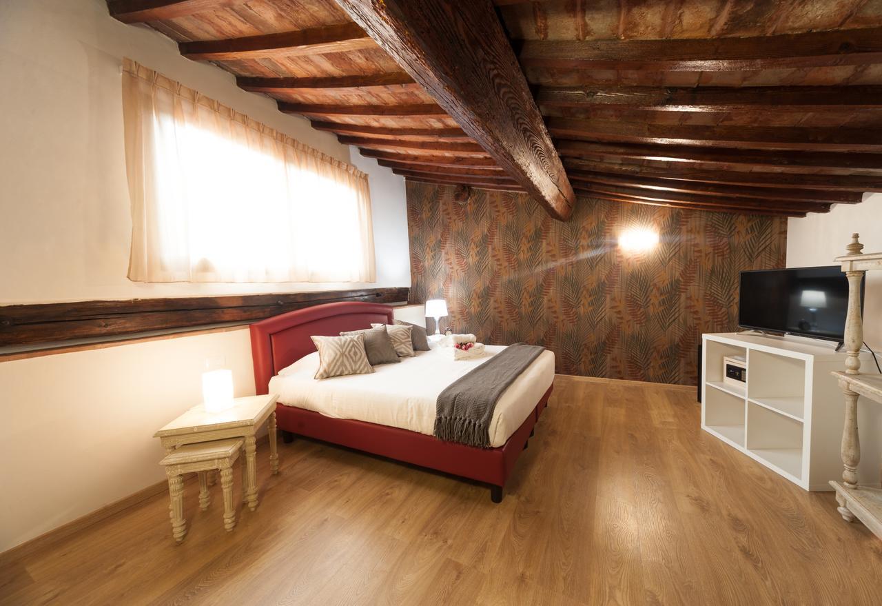 Tweepersoonskamer met een Eigen Externe Badkamer