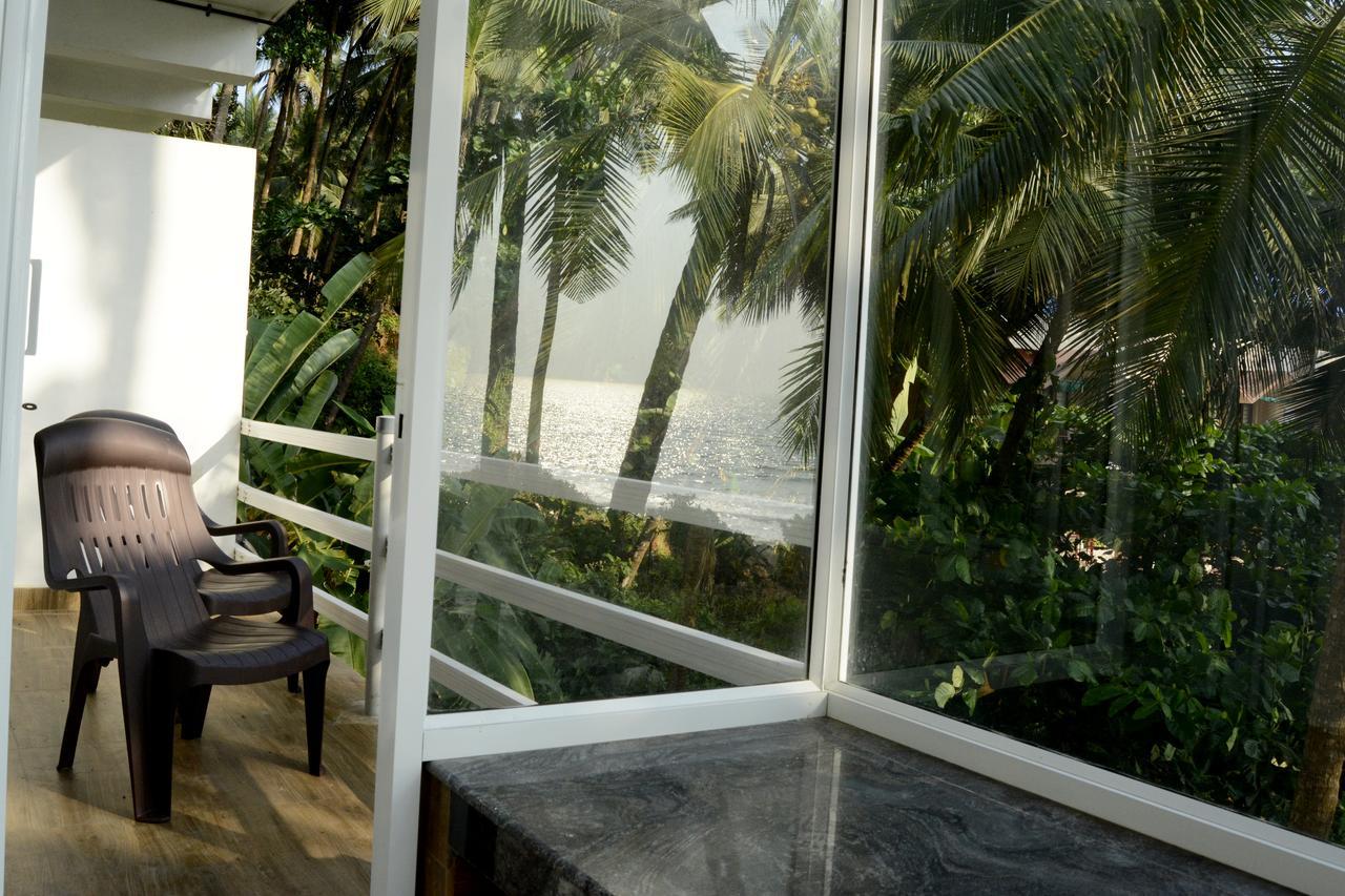 Deluxe Double Room with Balcony and Sea View