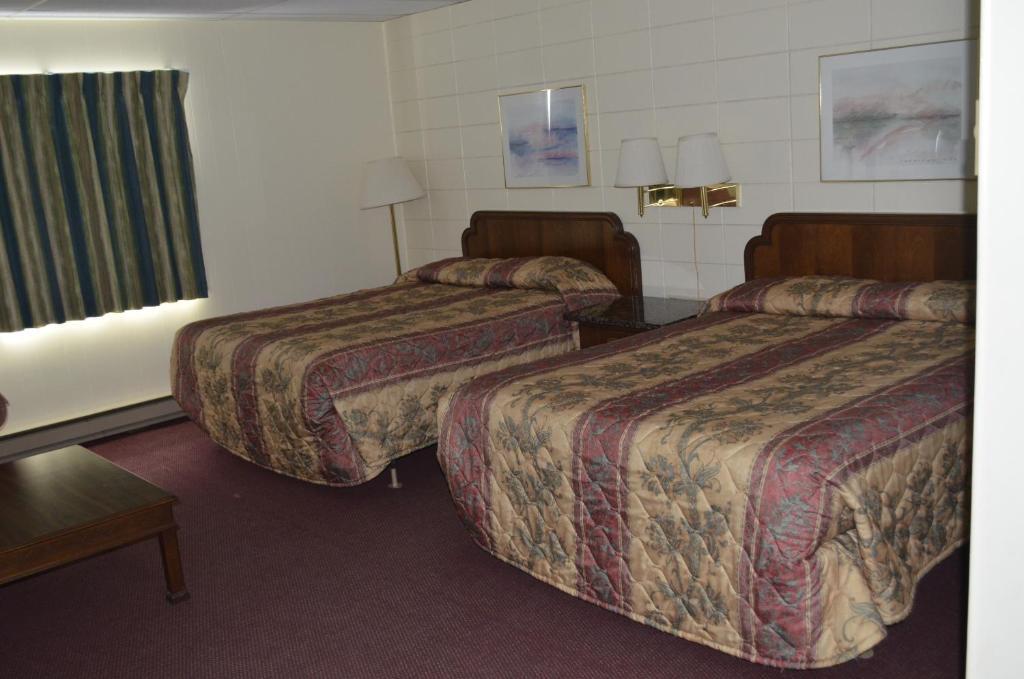 Queen Room Two Queen Beds,61384192:JPEG