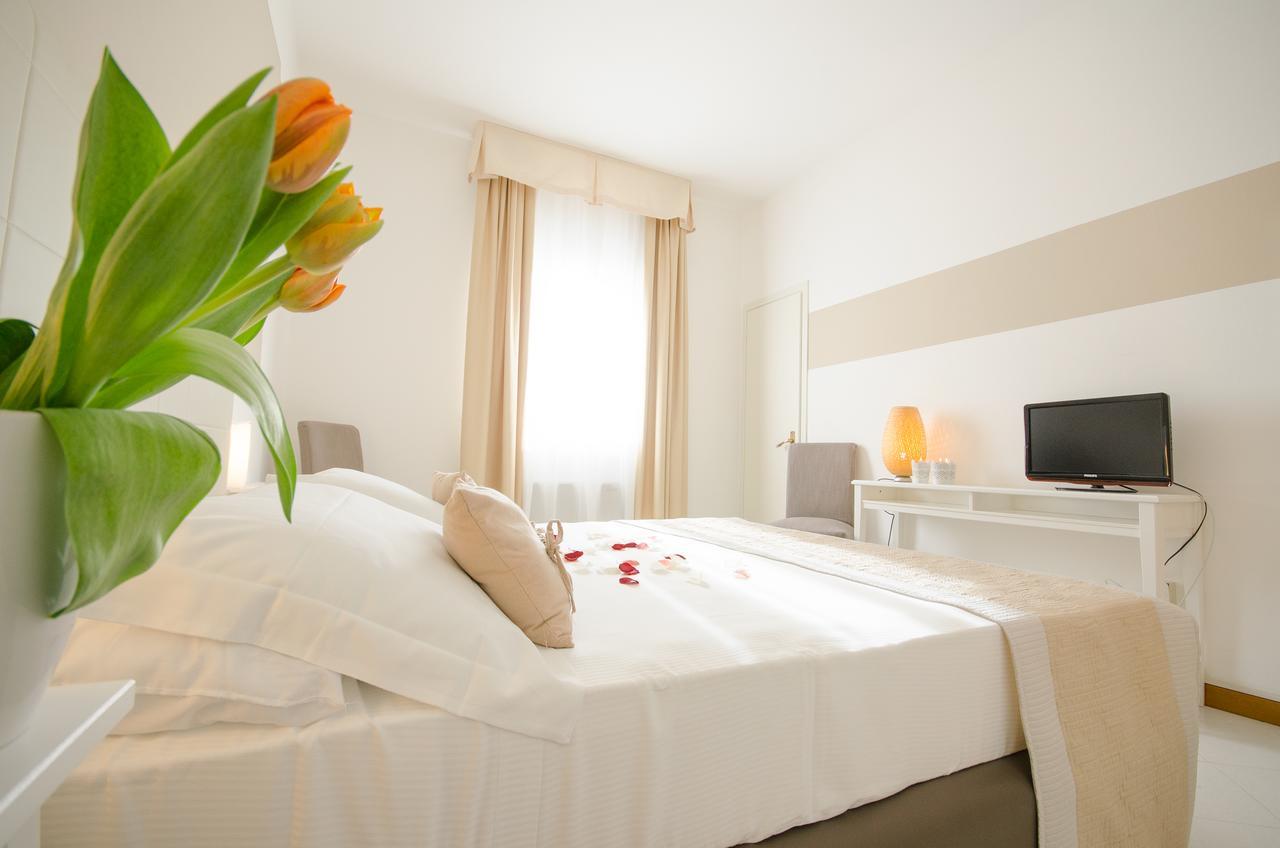 Standard Double Room with Balcony,613062470:JPEG