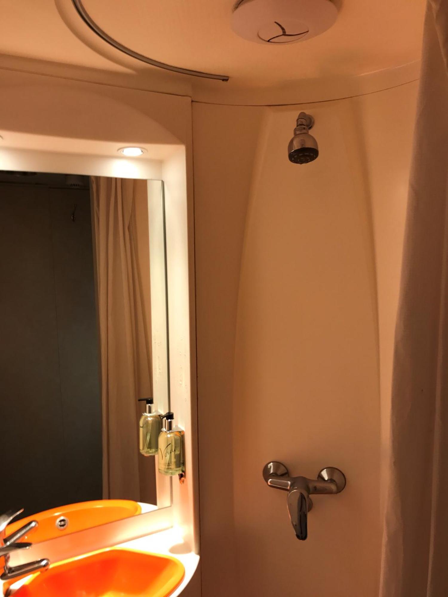 Quarto Duplo Econômico Sem Janela