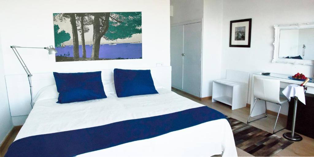 Twin Room with Sea View and Balcony