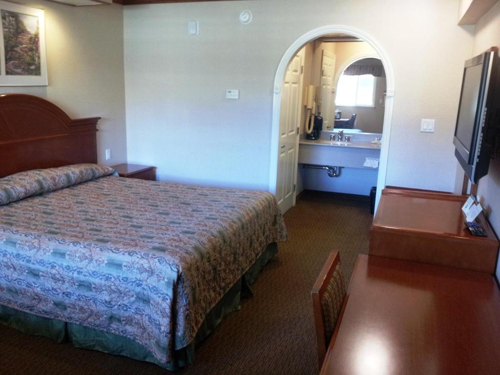 King Room - Non-Smoking
