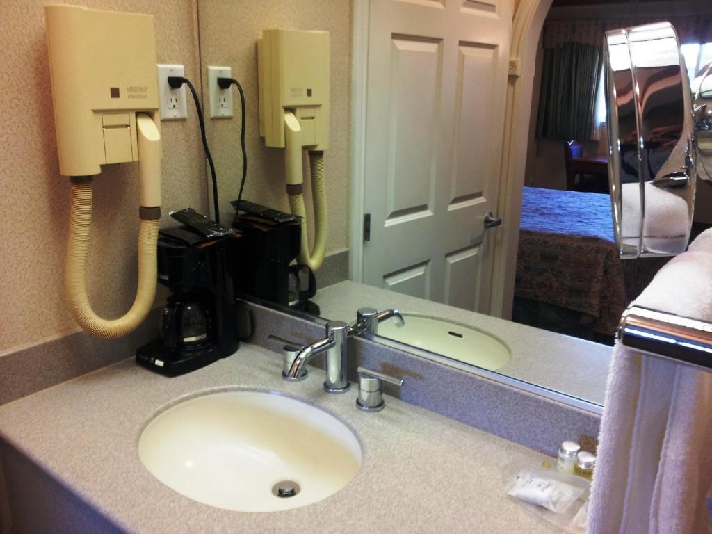 Double Room with Two Double Beds - Non-Smoking