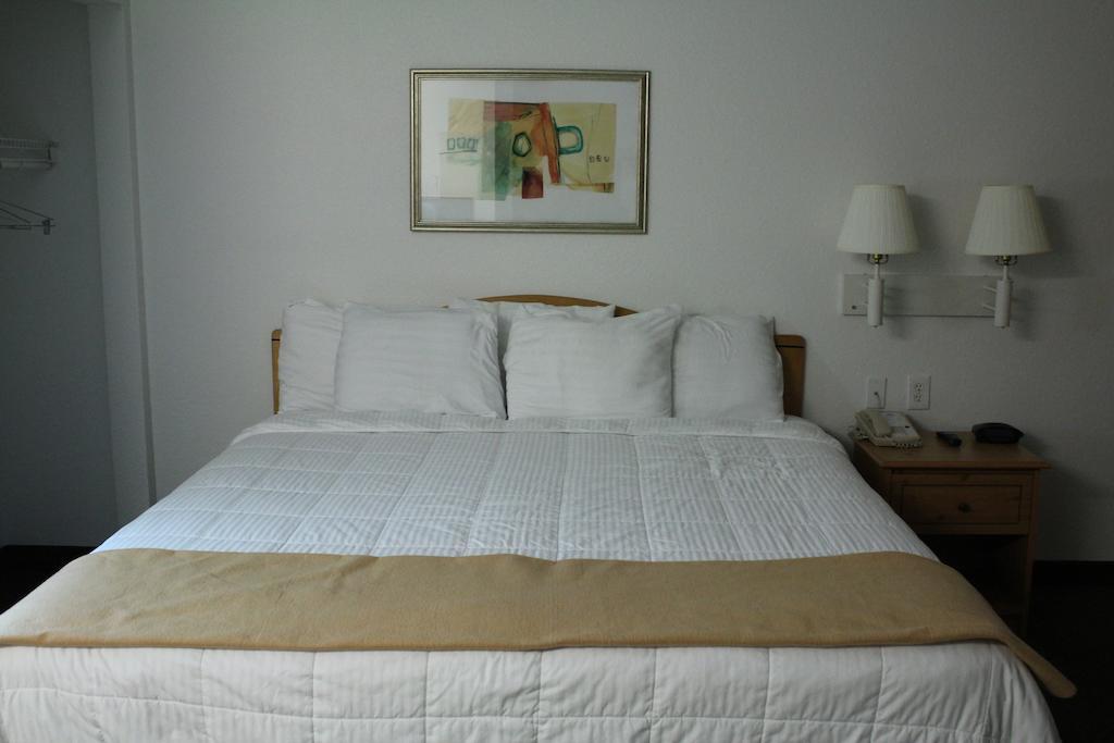 Deluxe Studio with One Queen Bed