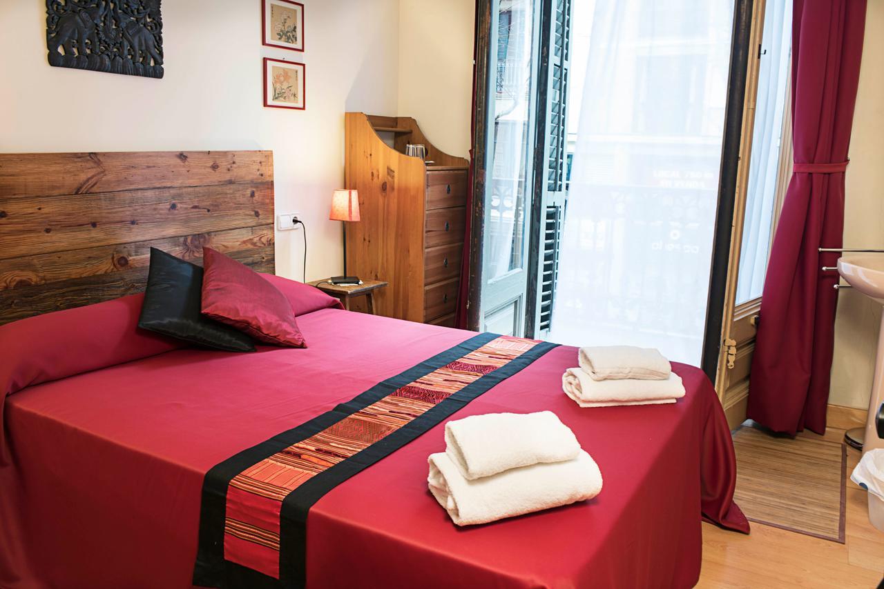 Budget Double Room with Balcony and Shared Bathroom