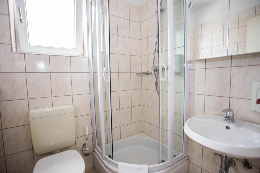 Single Room,63315376:JPEG