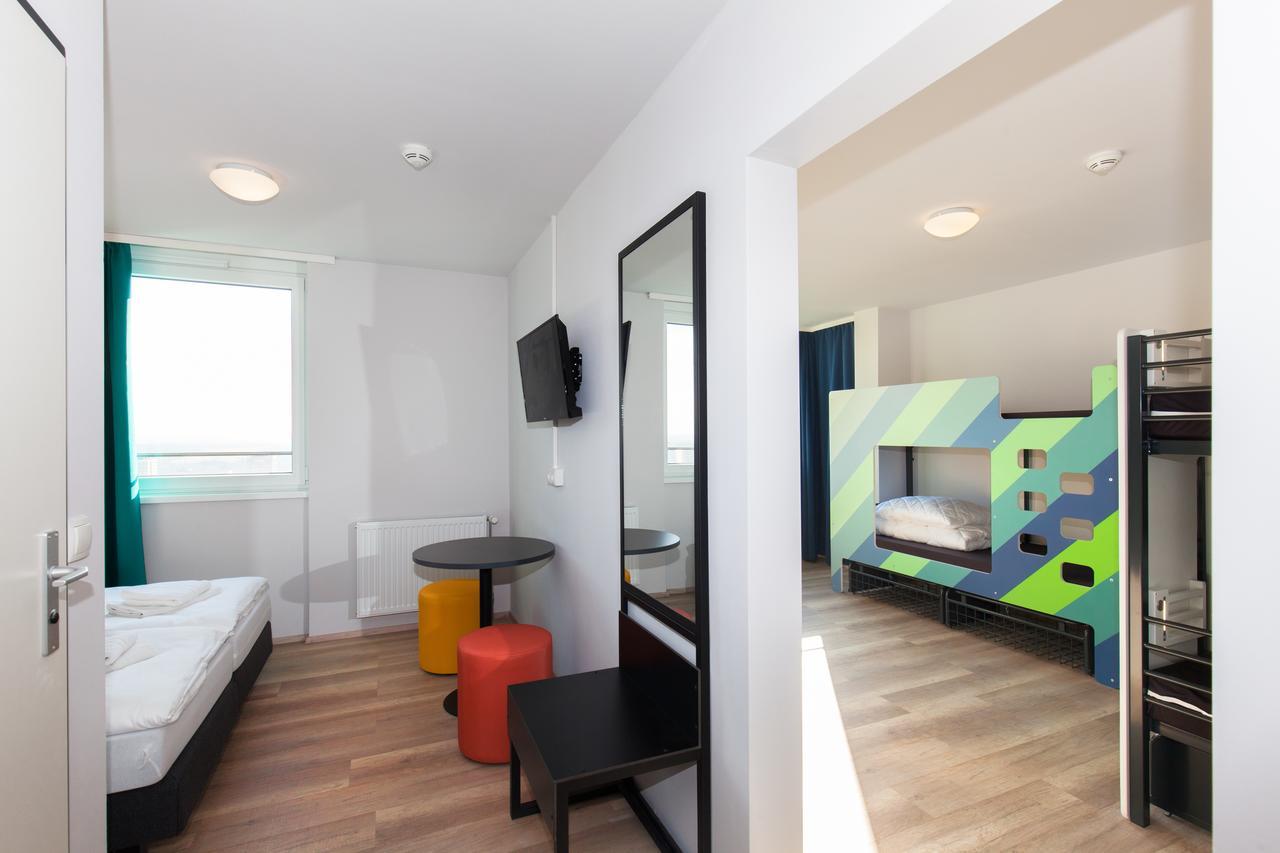 Family Room,633308850:JPEG