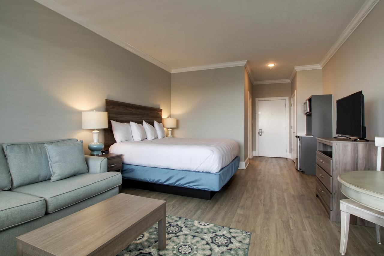 Inlet King with Sleeper Sofa