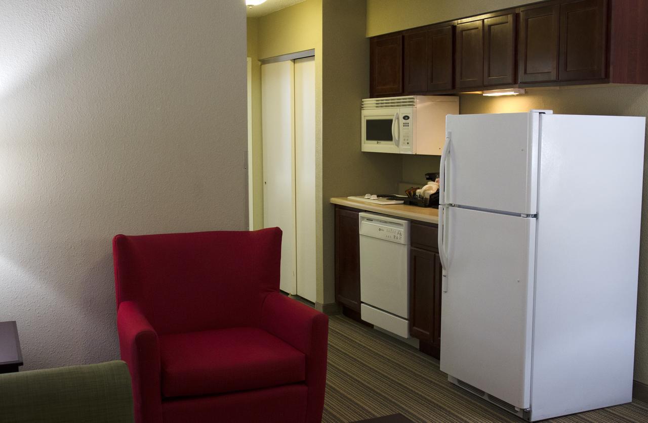 Queen Suite Kitchen Disability Access or Non-Smoking,990260320:JPEG