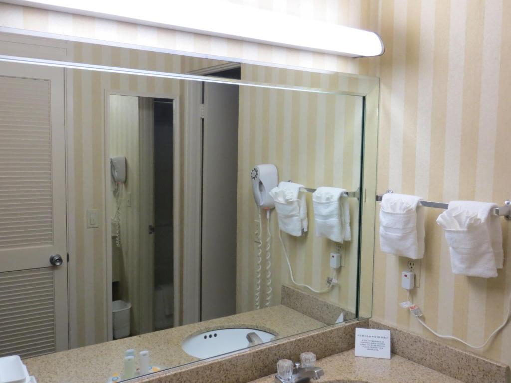 King Suite with One King and One Queen Bed - Non-Smoking