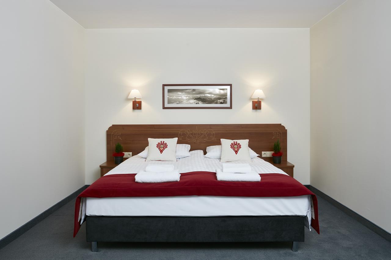 One-Bedroom Apartment with Balcony