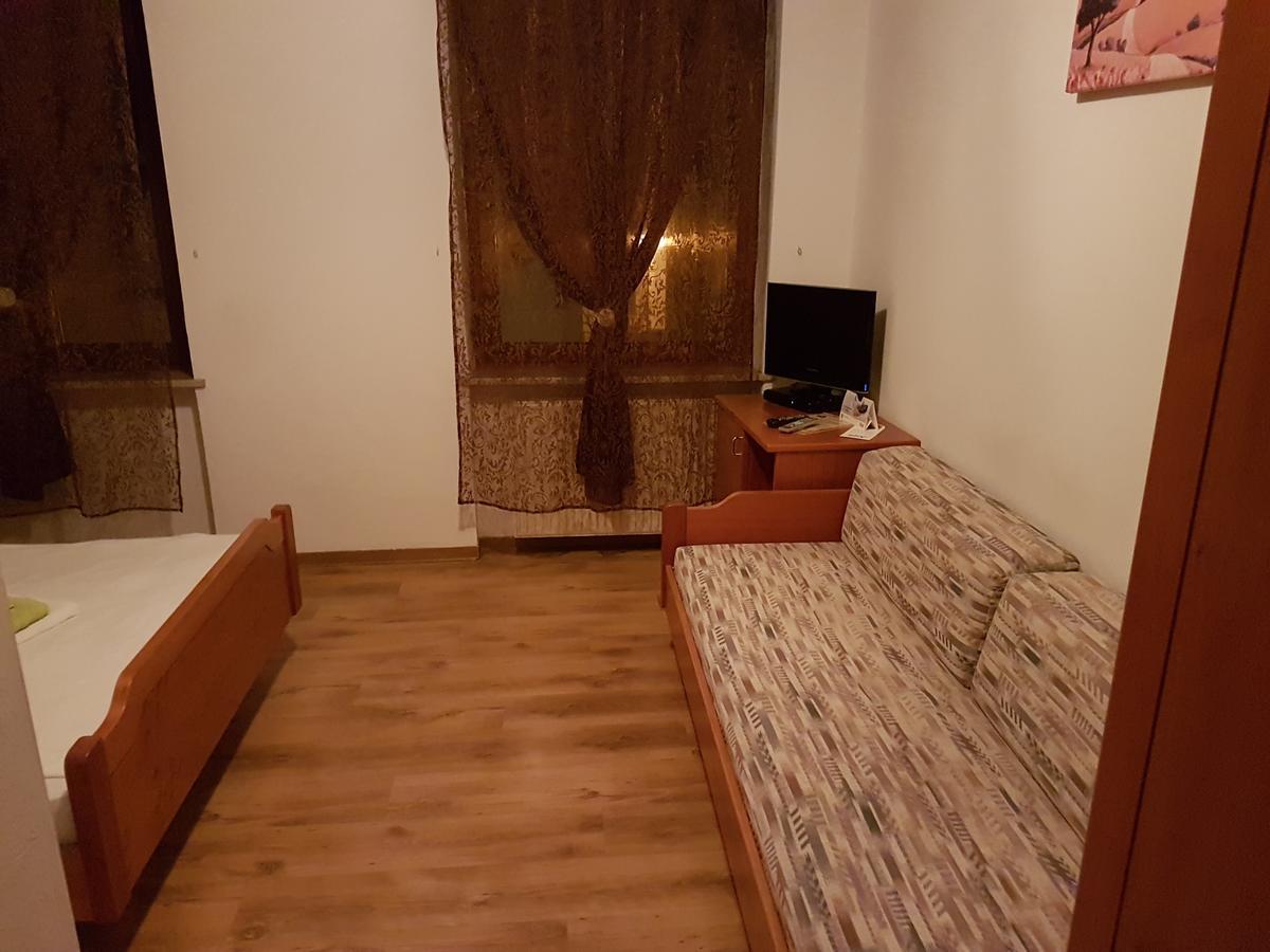 Budget Double Room,647220312:JPEG