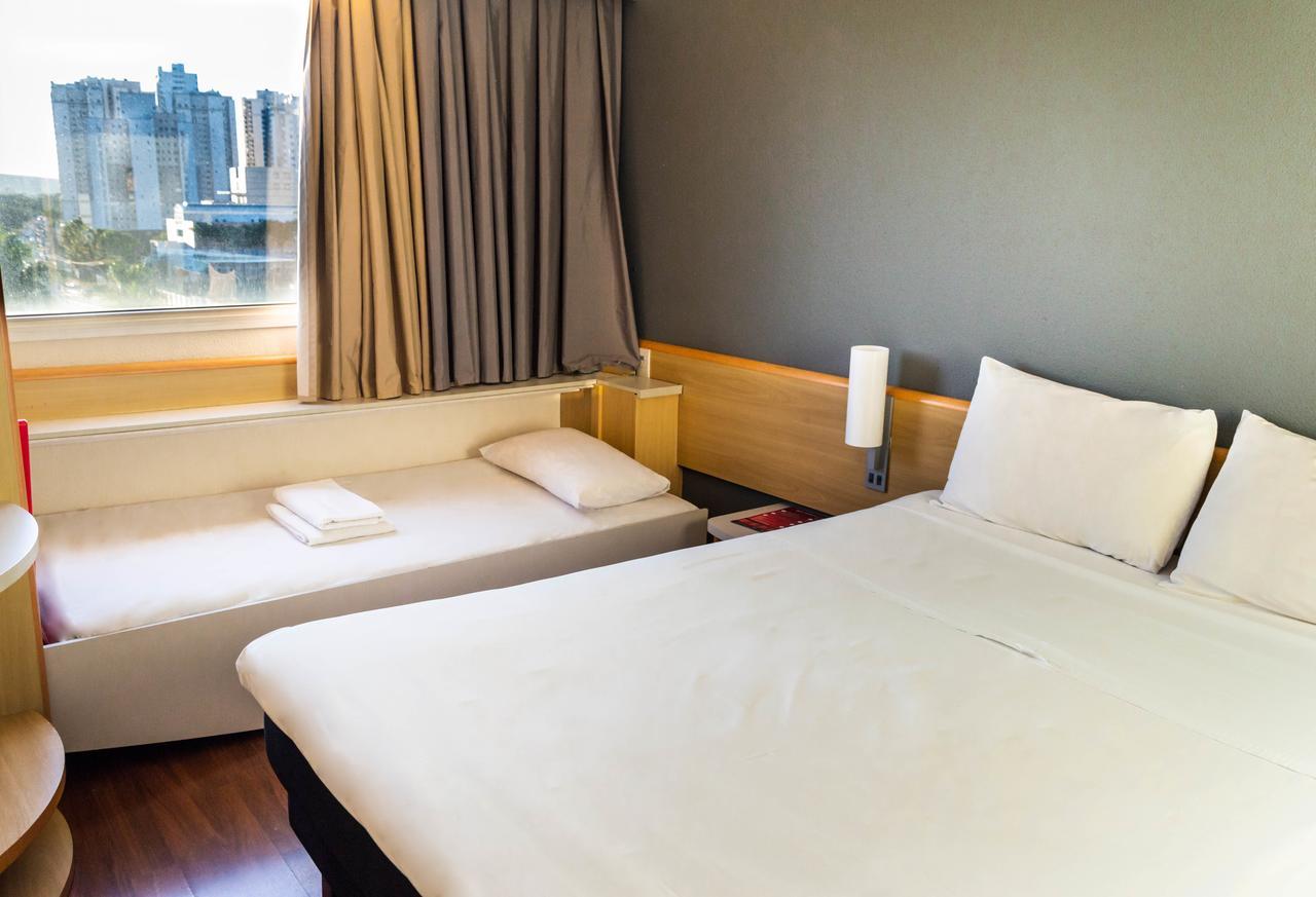 Quarto Duplo Standard com Cama de Solteiro para Criança